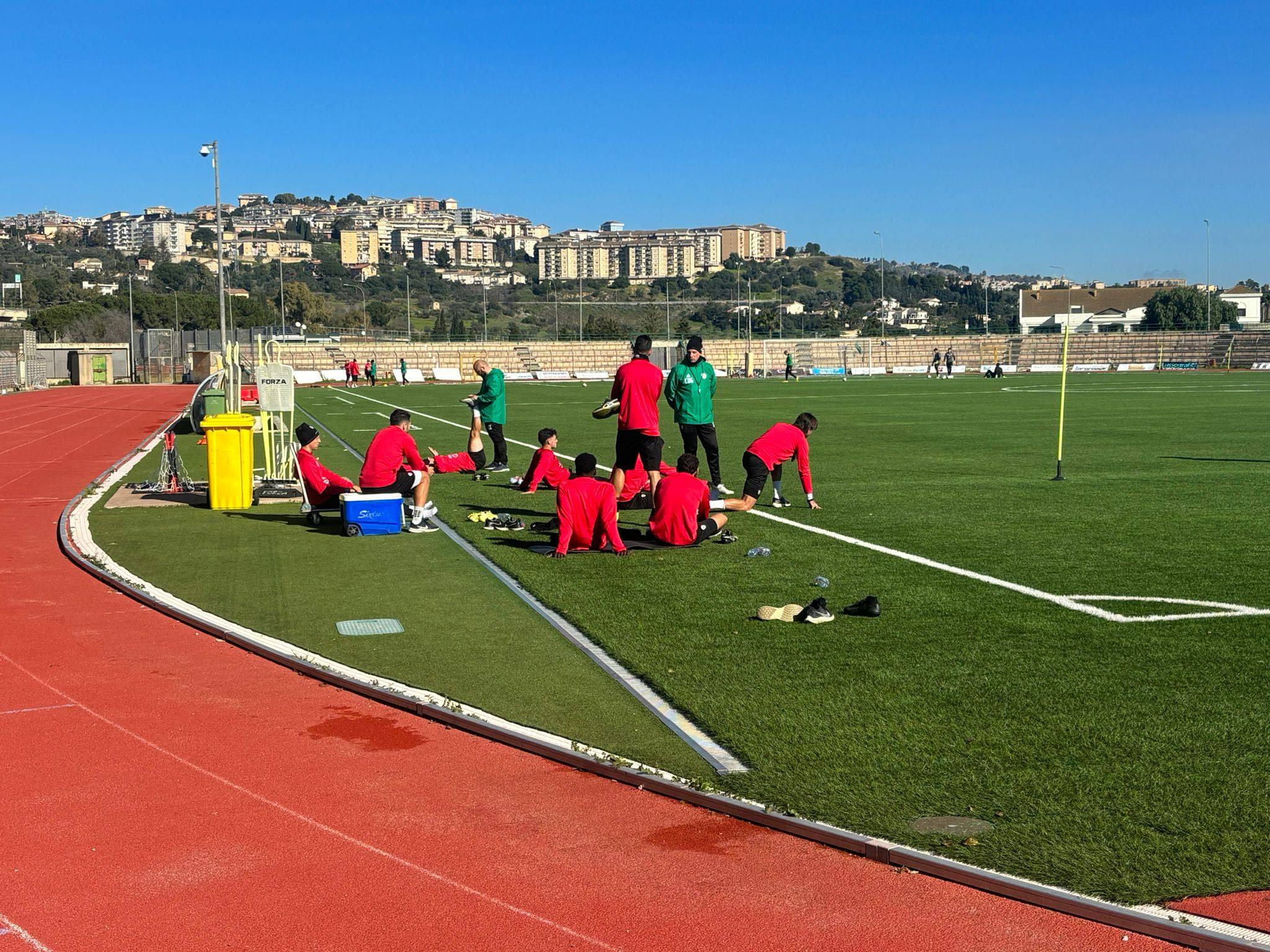 La Nissa riprende gli allenamenti per la trasferta a Milazzo: simpatica sfida dagli 11 metri tra Giovannone e Ferreri