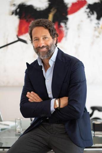 A Natale ‘ritocco’ tra regali più gettonati, chirurgo Geiger: “Tante richieste per 2026 senza rughe”