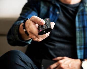 Ascolti tv, ‘The Voice Senior’ vince il prime time. 1 milione e 262mila spettatori per Meloni da Mentana