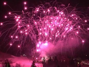 Scintille da fuochi d’artificio, 6 feriti lievi nei riti pasquali a Ischia