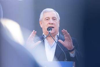Forza Italia, Tajani: “Io non attaccato a poltrona, se un Berlusconi si candida ben venga”