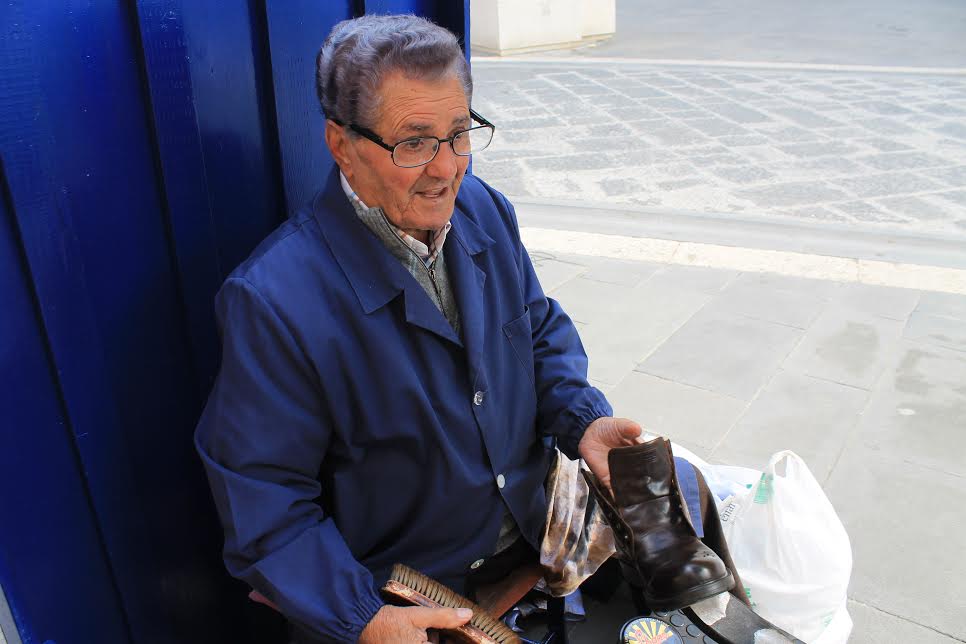 Caltanissetta dice addio a Giuseppe Romano, volto silenzioso di una città che non c’è più