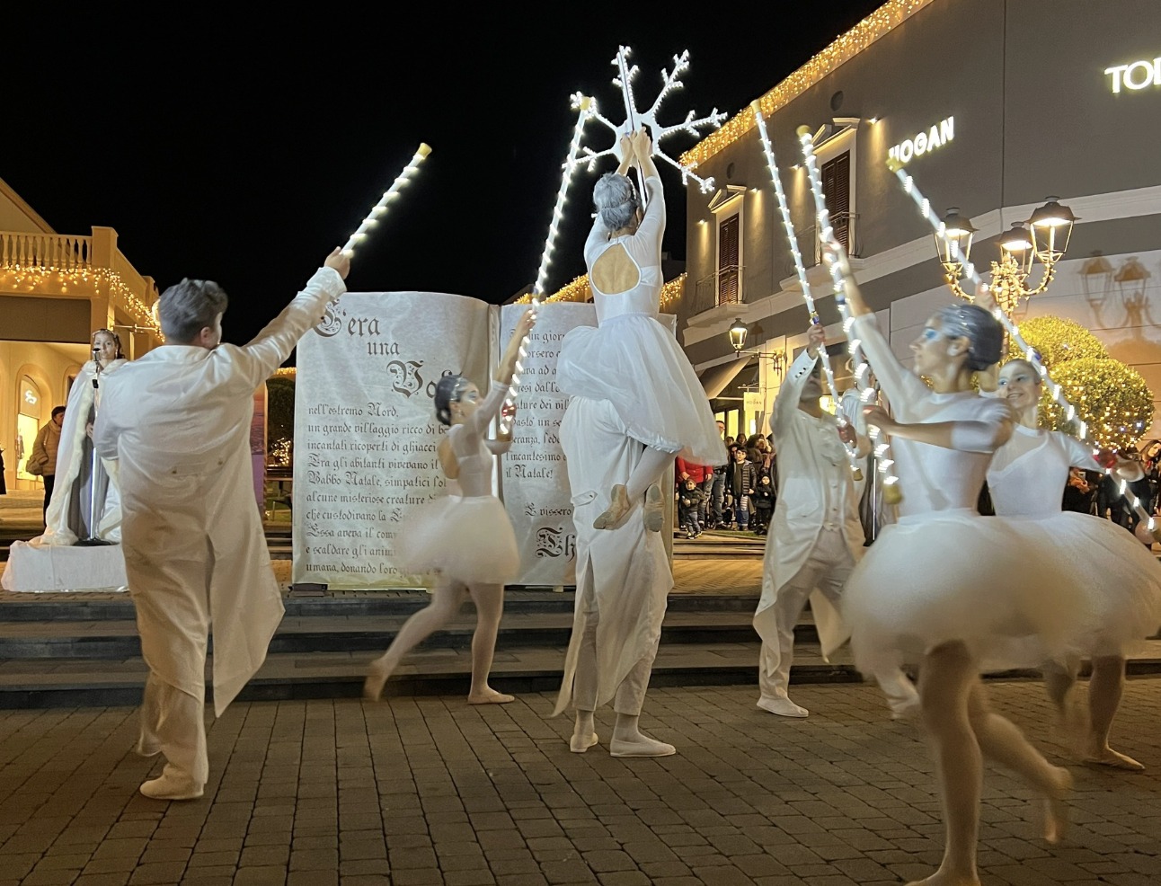 Dalla mostra “Forever Young” allo spettacolo itinerante  “Xmas On Ice”, il Natale di Sicilia Outlet Village