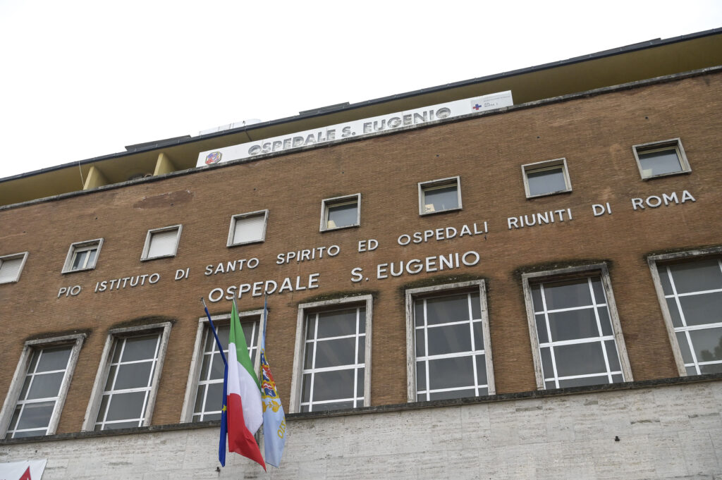 Rimosso tumore a donna in gravidanza, intervento record a Roma: operazione mantenendo feto in utero, pochi casi al mondo