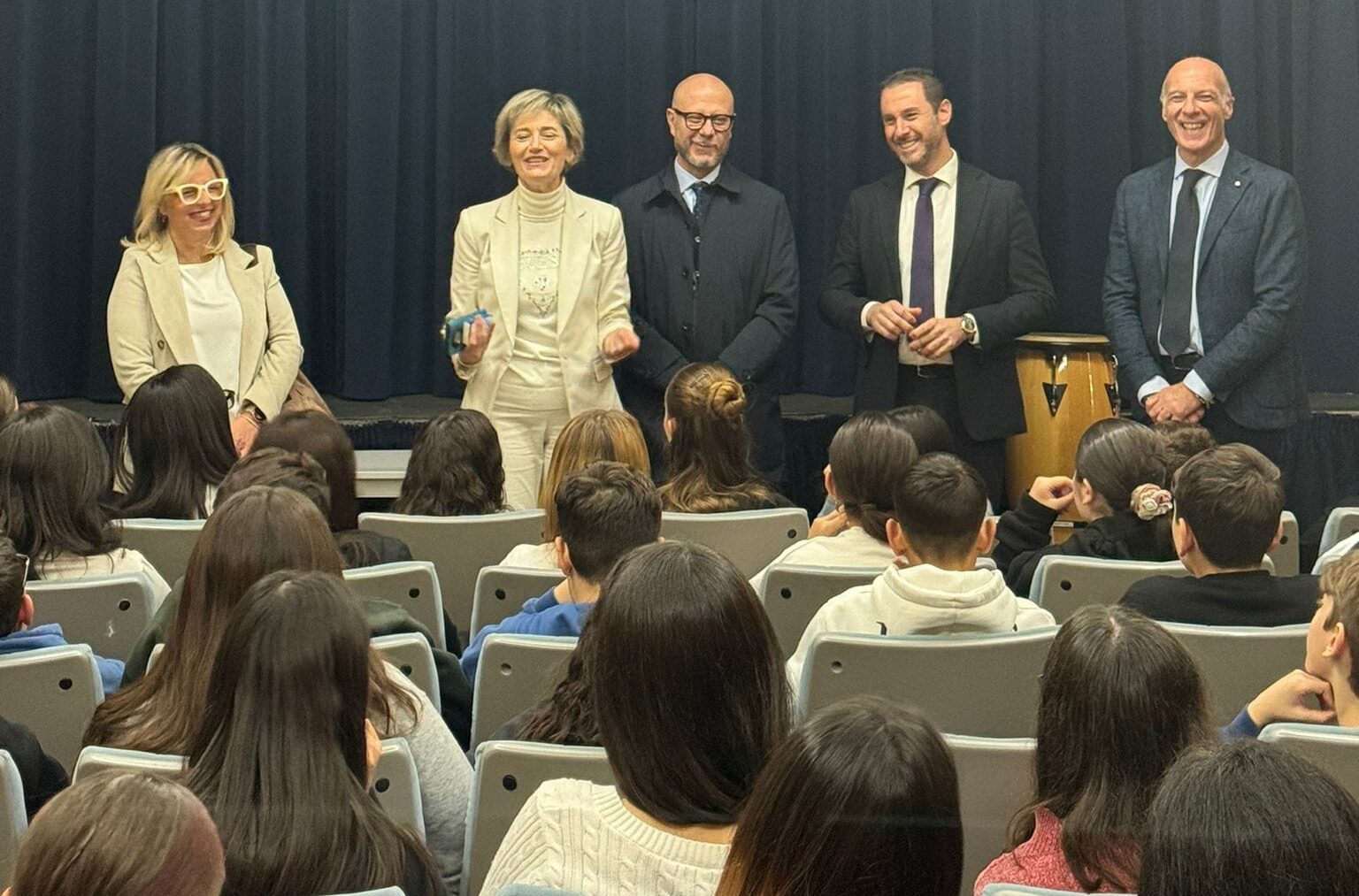 Caltanissetta, all’istituto “Caponnetto-Sciascia” inaugurata l’aula immersiva: uno spazio innovativo dedicato alla didattica digitale e all’apprendimento esperienziale