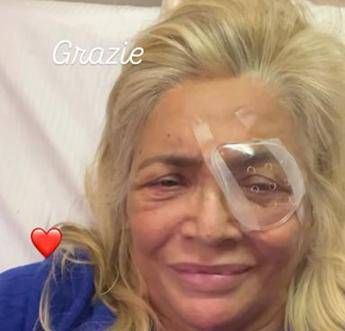 Mara Venier in ospedale e l’intervento all’occhio: “Chiudo l’anno così”