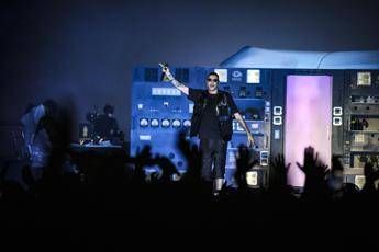 Marracash libero e felice, lo show con cui (ri)conquista la ‘sua’ Milano