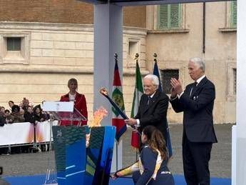 Milano Cortina, Mattarella accende braciere: “Pace è nel dna olimpico, tregua sia rinnovata”