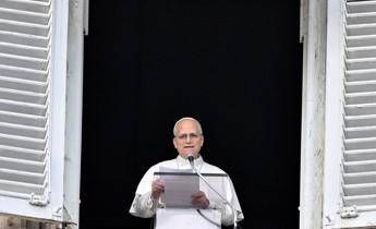 Papa all’Angelus: “Spesso ridicolizzato chi oggi crede alla pace e ha scelto via disarmata”