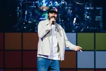 Pinguini Tattici Nucleari, il frontman Riccardo Zanotti è diventato papà: l’annuncio