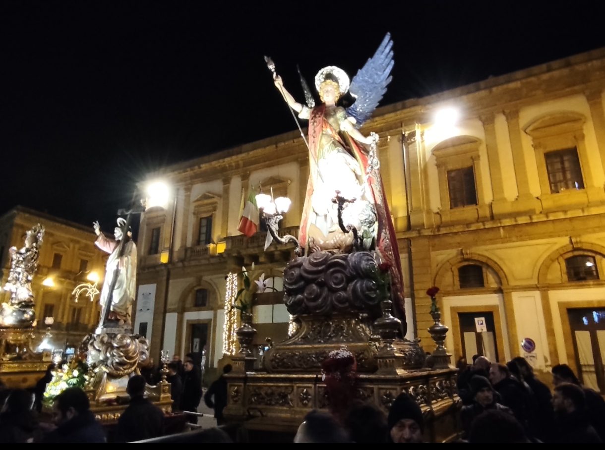 Processione dei Tre Santi, Caltanissetta rinnova la memoria e il ringraziamento per lo scampato terremoto