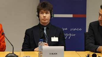 Ue, al convegno Pro Vita la testimonianza di un detransitioner: “Stop esperimenti su bambini”