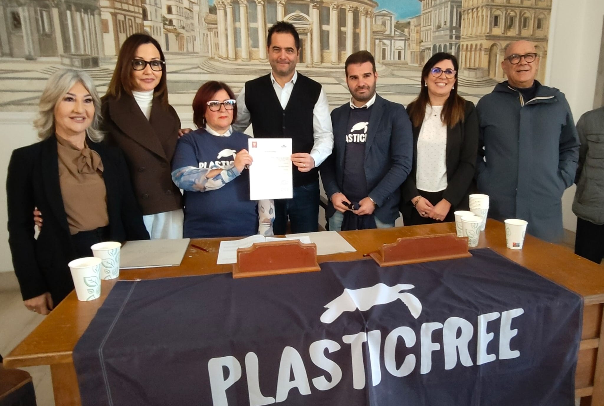Il Comune di Gela diventa “plastic free”: firmato un protocollo
