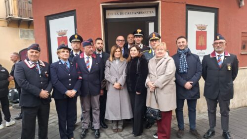 Caltanissetta, inaugurato il presidio fisso di sicurezza in centro storico: il chiosco affidato ad ANPS e ANC