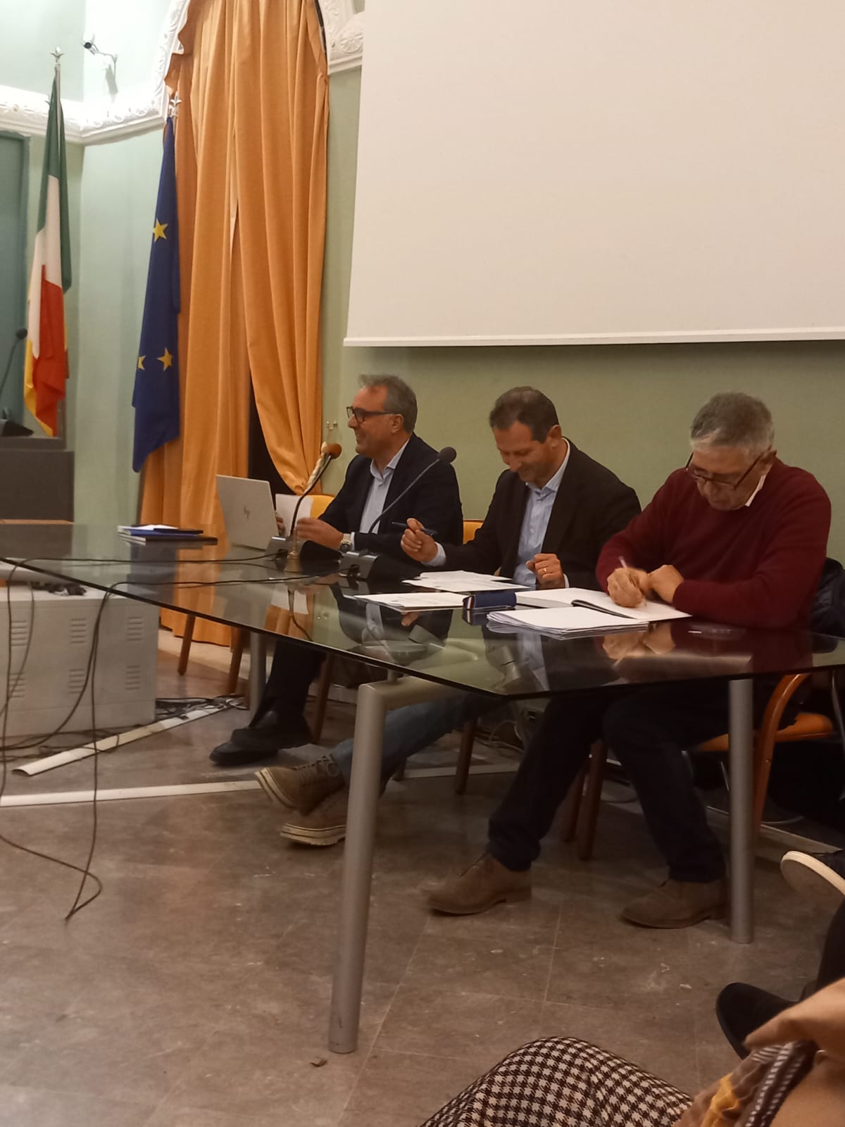 Mussomeli, ultimo consiglio comunale 2025.Approvati debiti fuori bilancio