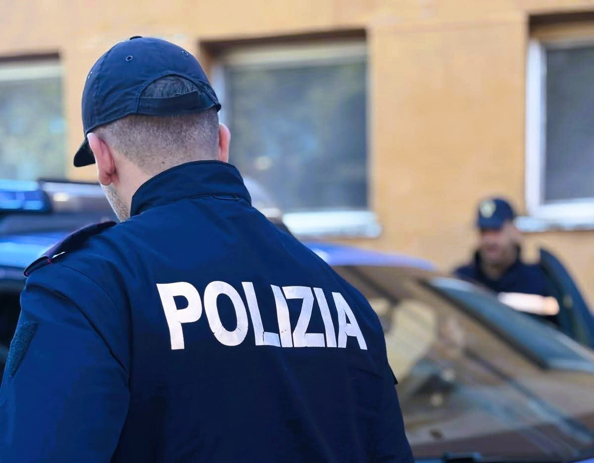 Taglia le gomme e graffia la carrozzeria dell’auto del marito e della sua compagna, divieto di avvicinamento per una 53enne a Gela