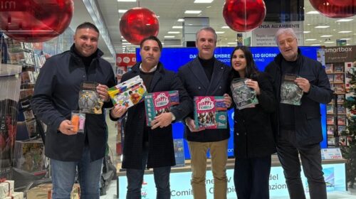 Caltanissetta, “Fai nascere un sorriso”: gioia e doni ai bambini con l’iniziativa della vice presidente del Consiglio Federica Scalia