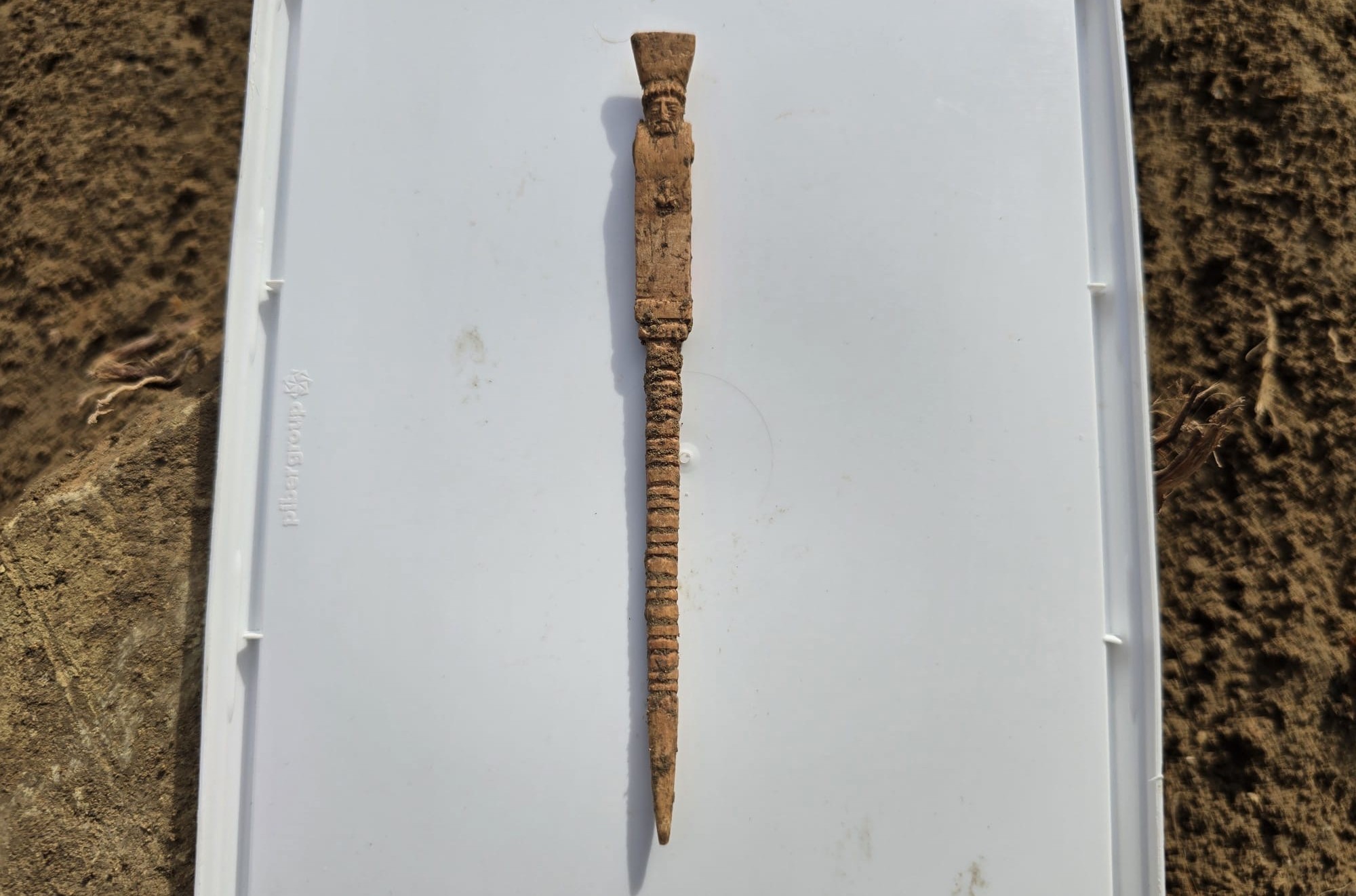 Beni culturali, a Gela rinvenuto un rarissimo stilo da ceramista del V secolo a.C.