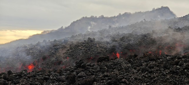 Etna, Ingv: ancora alimentato il campo lavico in Valle del Bove