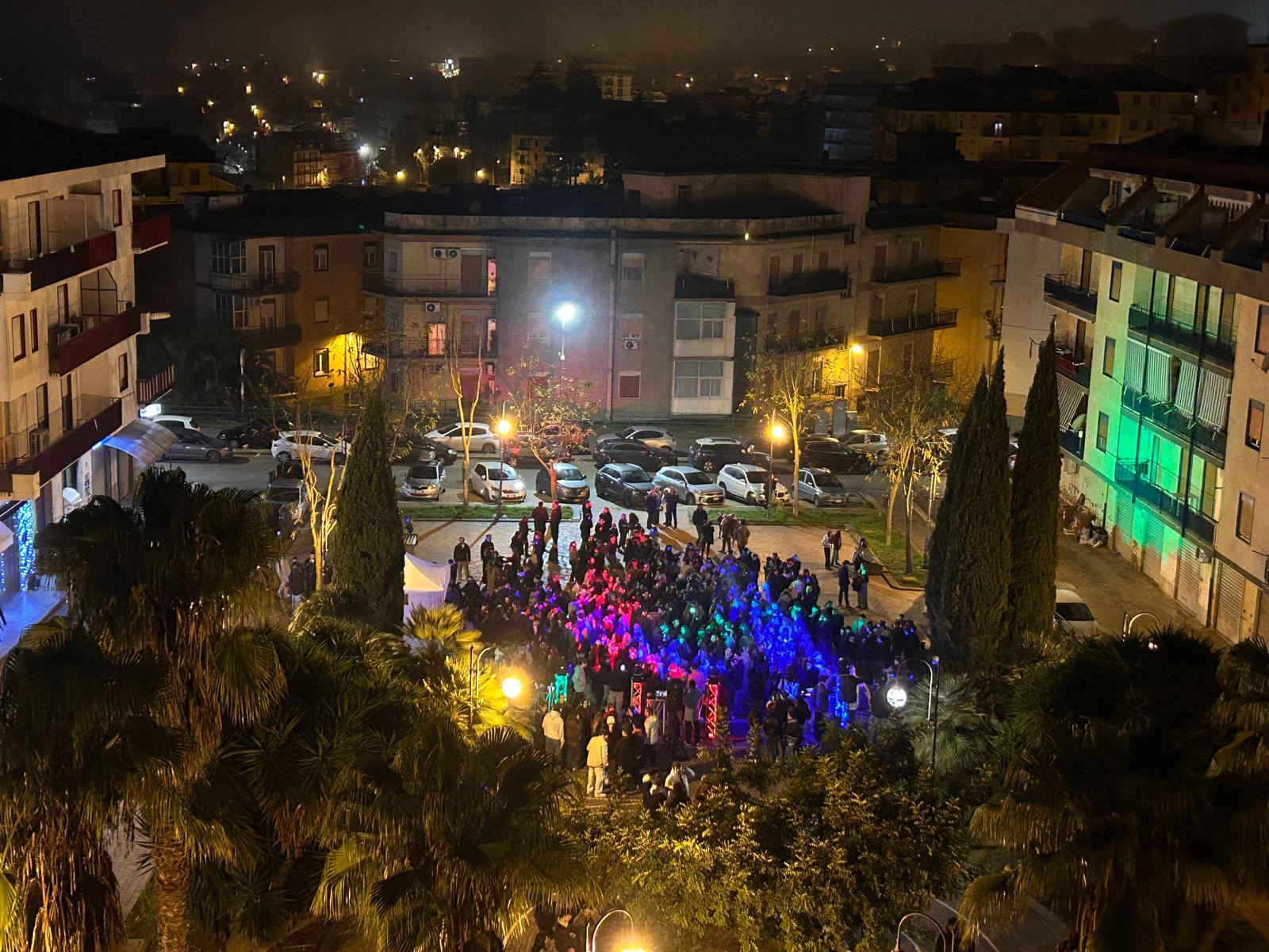 San Cataldo. Bellissima serata di musica e divertimento con tanti giovani al Silent Party