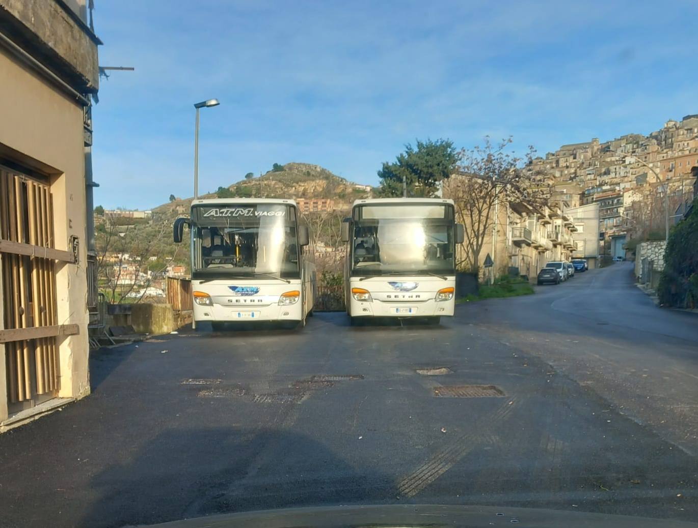 Mussomeli, completata nuova area sosta autobus per ingresso al “Virgilio” e “Hodierna”