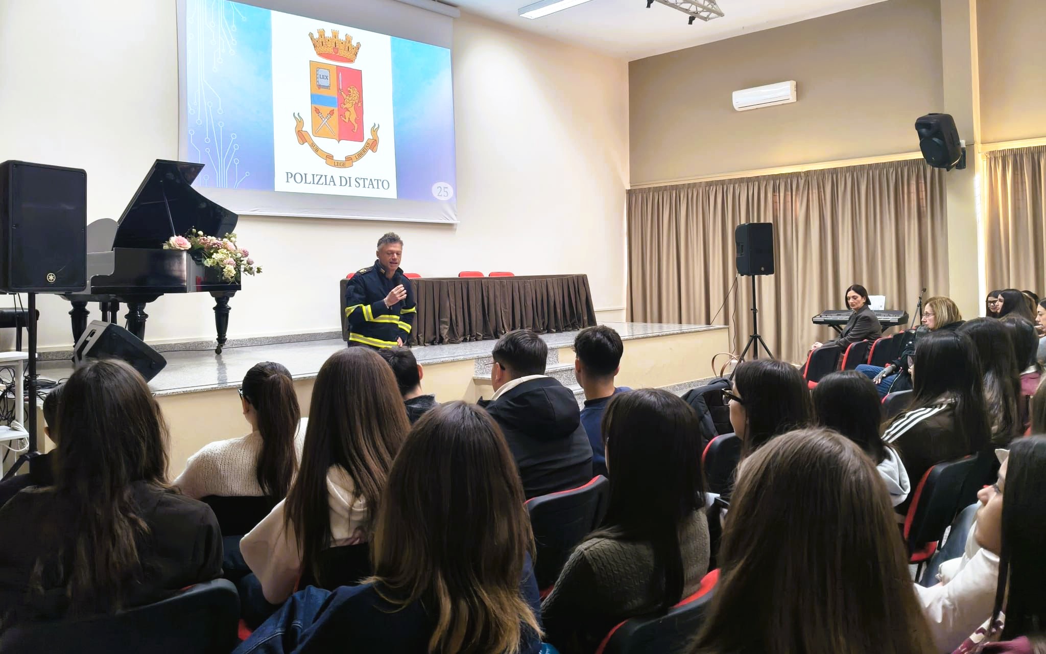 A Gela la Polizia di Stato ha incontrato gli studenti del Liceo Classico “Eschilo”