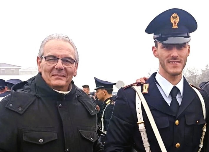 Caltanissetta. L’augurio della Questura al neo agente di Polizia Franco Simonetti, figlio di Lorenzo, vice sovrintendente