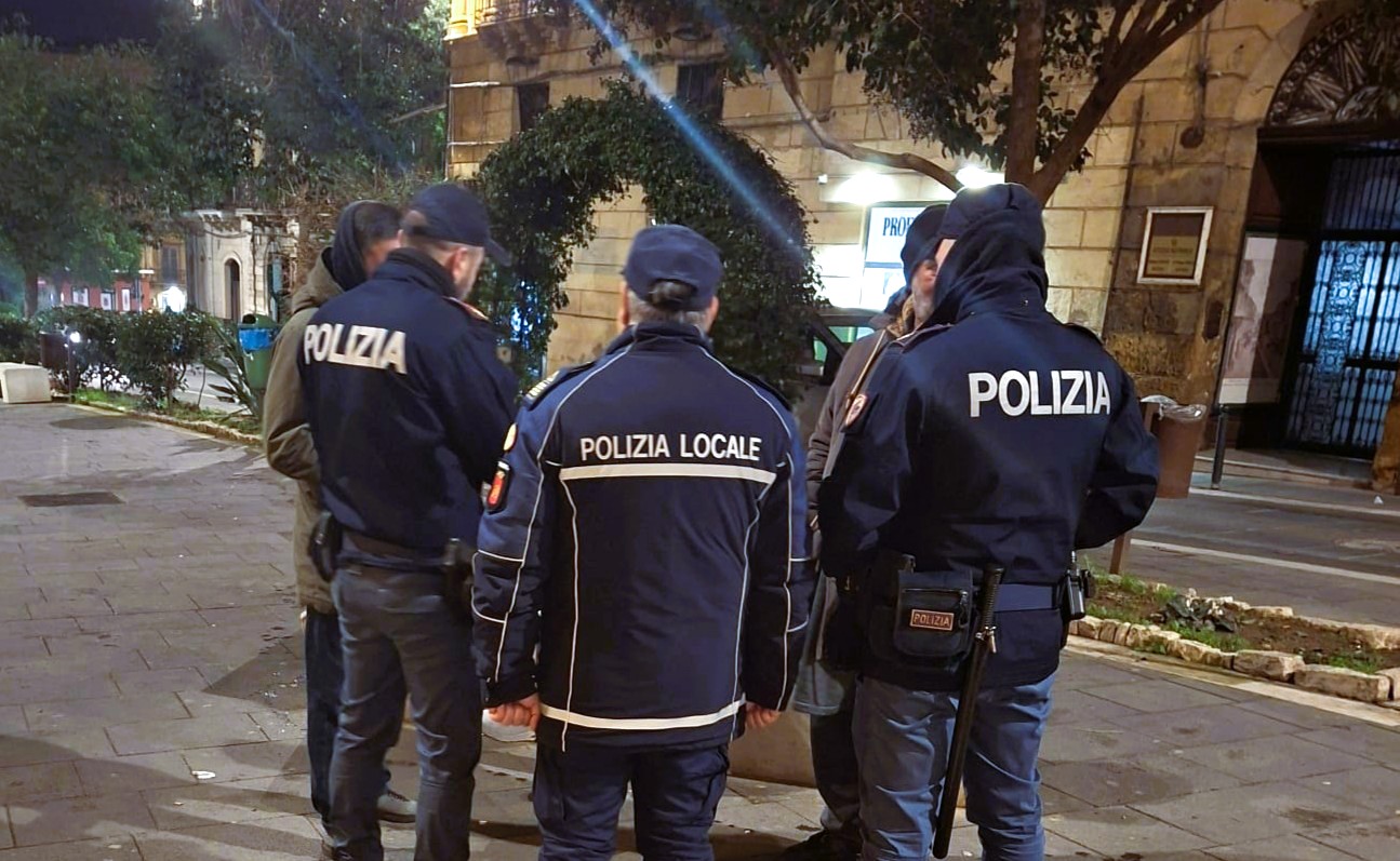 Caltanissetta, controlli della Polizia in centro storico: perquisizioni e sequestri