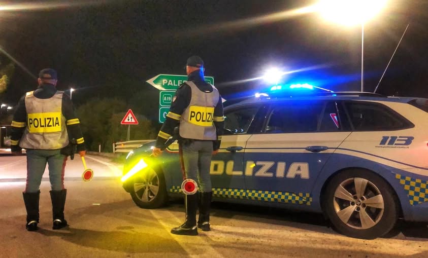 Caltanissetta. Colto da malore mentre è alla guida, uomo soccorso dalla polizia stradale