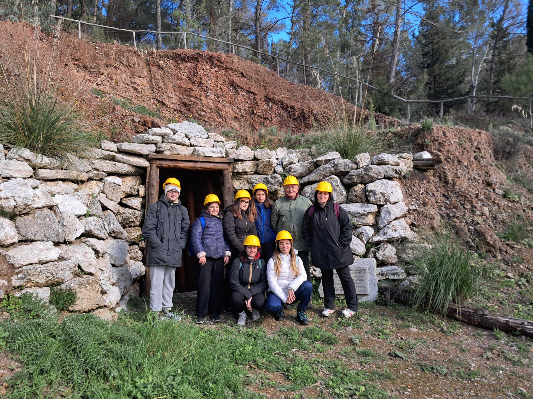 San Cataldo. Docenti e studenti dell’Università di Catania in visita al sito geo minerario di Gabara