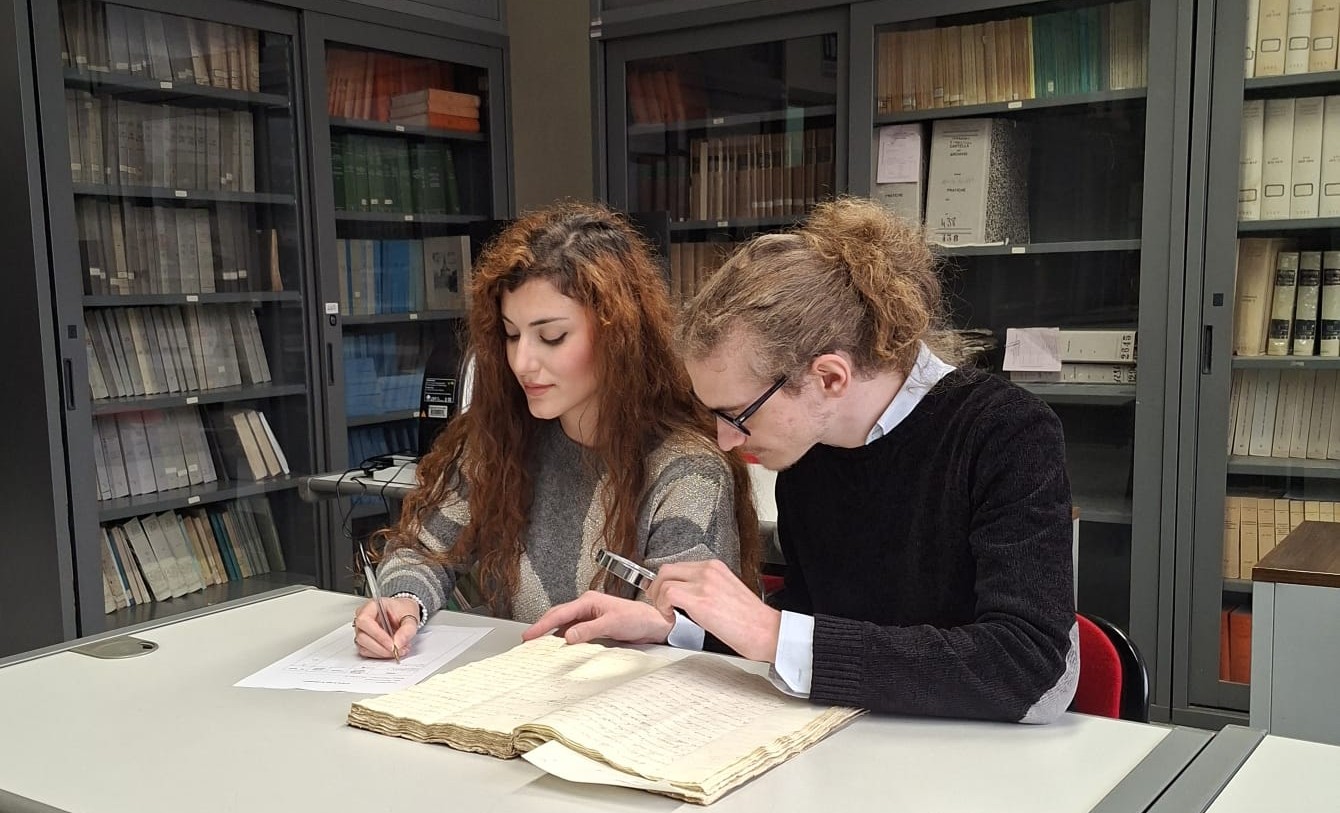 Caltanissetta. Lions Club e  volontari del Servizio Civile all’Archivio di Stato per cercare materiale sull’ottocentesca Ghigliottina