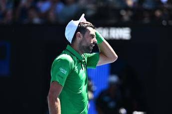Australian Open, Djokovic applaude Musetti dopo ritiro: “Io fortunato, avrebbe vinto lui”