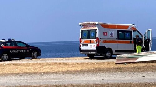 Nel Messinese un uomo di 62 anni, mentre passeggiava in spiaggia, s’è accasciato a terra ed è morto