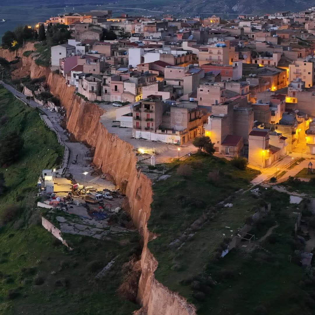 Frana a Niscemi: evacuate 500 persone e domani scuole chiuse