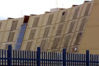 Firenze, Corte d’Appello condanna ispettrice e 8 agenti: “Torture a Sollicciano”