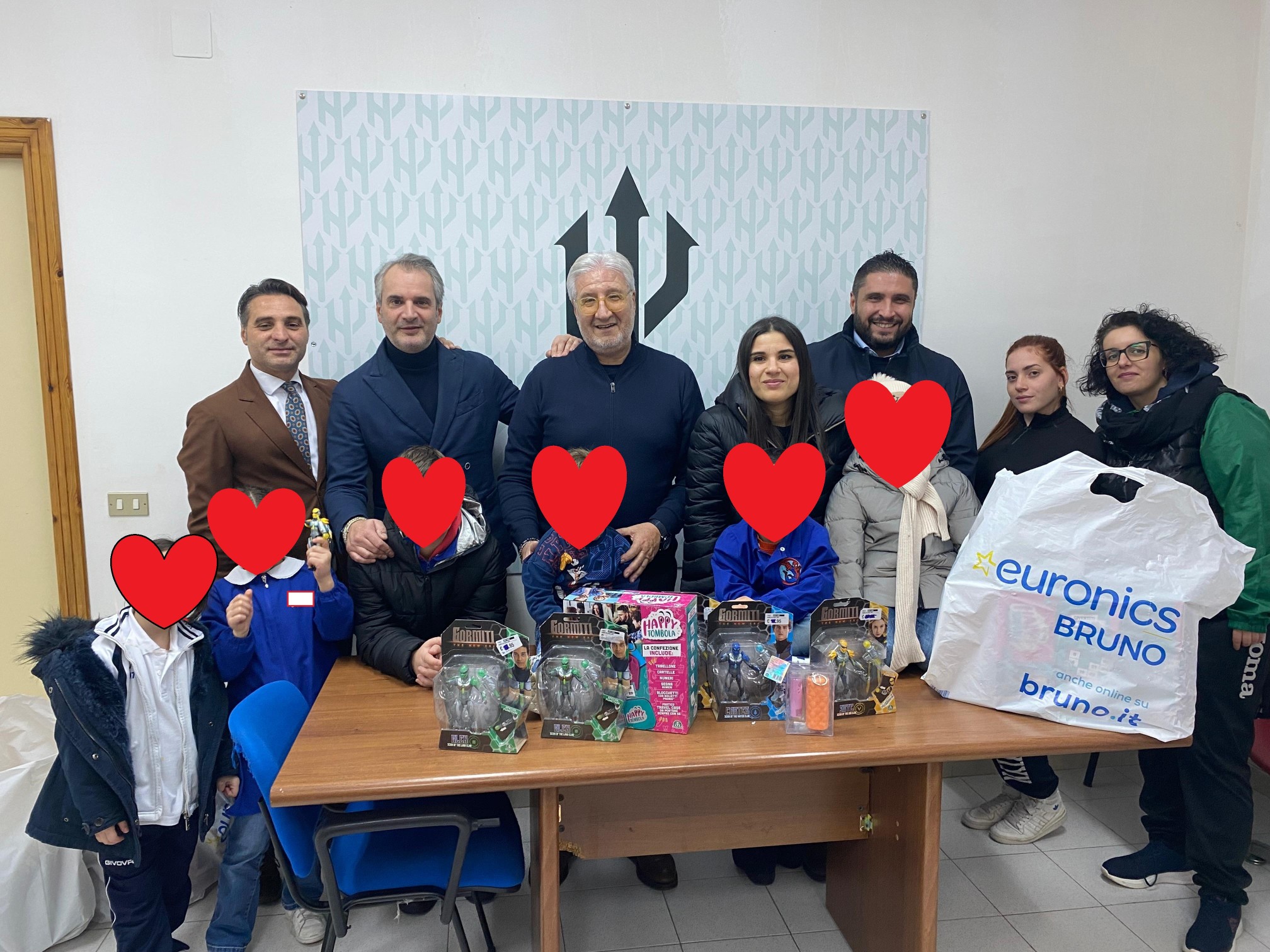 Caltanissetta, regali per i bimbi della Casa del Sorriso: per la Nissa Rugby è… ancora Natale