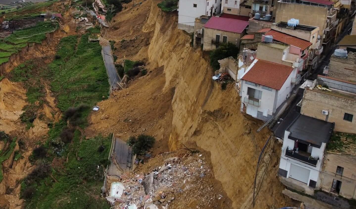 Frana Niscemi, il sindaco Conti: “In 1060 via dalle case, i crolli continuano”