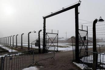 Giorno della Memoria, Meloni: “Pagina buia, condanniamo complicità del regime fascista”