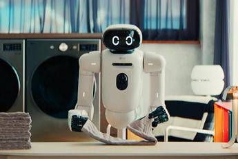 Il maggiordomo robot di LG promette di svuotare il cesto dei panni