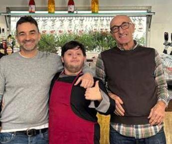 “Io qui lavoro”, il ristorante che forma i ragazzi a Ostia