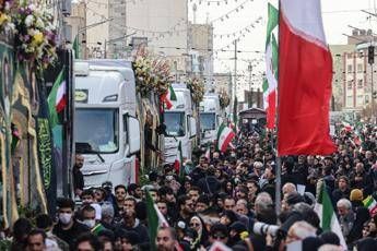 Iran, attivisti: “Più di 6.200 morti accertati nelle proteste”. Impiccato uomo accusato di spionaggio per Israele