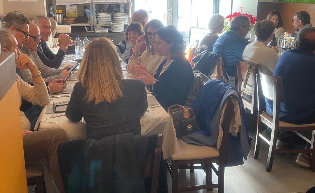 Lentini. “Aggiungi un posto a tavola”, il service del Multidistretto Lions: raccolti fondi per l’acquisto di buoni pasto