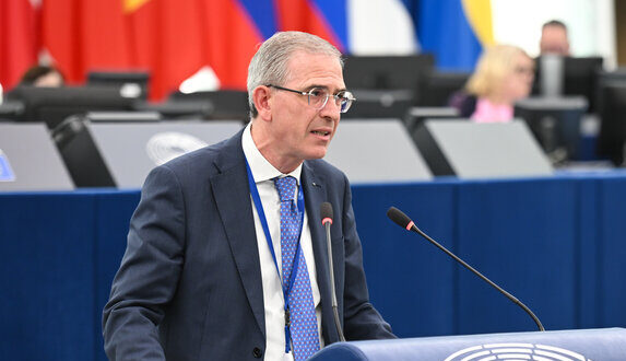 Ciclone Harry, Falcone (FI-PPE): «Solidarietà alla Sicilia orientale, emergenza di rango nazionale. Pronti gli strumenti UE per l’emergenza e la ricostruzione»