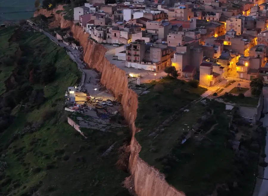 Frana Niscemi. Federconsumatori: “Sospendere rate dei mutui ma anche pagamenti di utenze e tasse per abitazioni inagibili o distrutte”