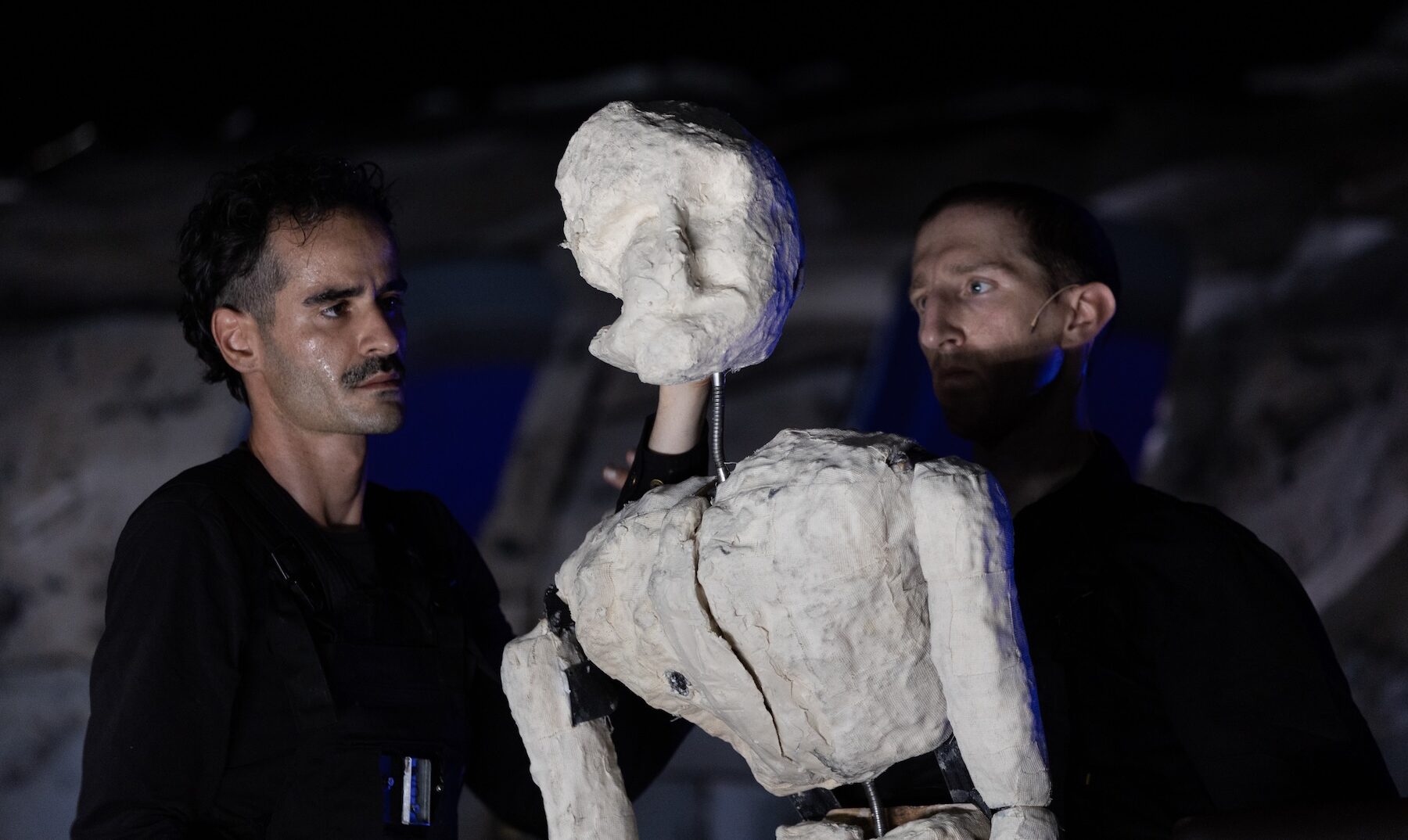 Al Teatro Biondo di Palermo attori e marionette interpretano “Oltre” di Fabiana Iacozzilli