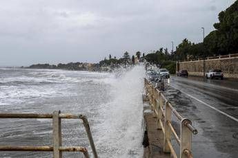 Pioggia, burrasca e forti mareggiate: è allerta meteo arancione in Sardegna