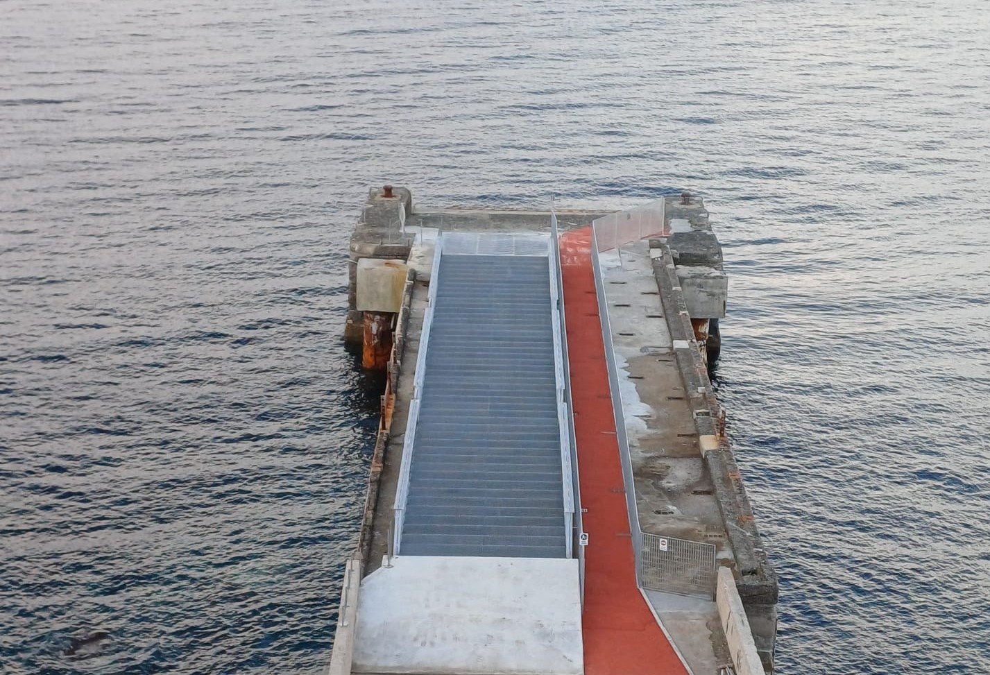 Ustica, riapre il porto dopo il ciclone Harry con limite a 20 tonnellate per i mezzi pesanti