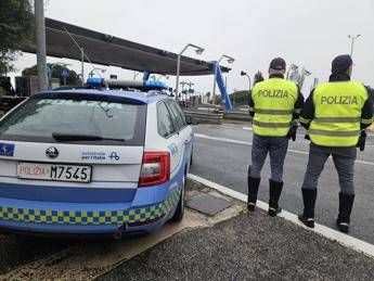 Scontri tra tifosi Lazio e Napoli su A1, sequestrati bastoni e taglierini