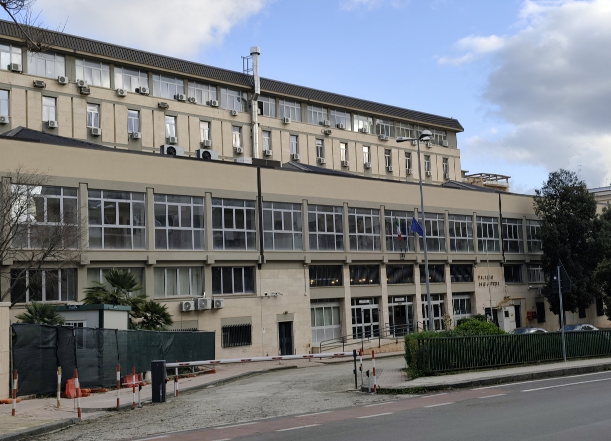 Caltanissetta, l’On. Mancuso ai cronisti: “Sono tranquillo, farò chiarezza e risponderò alle domande del giudice”