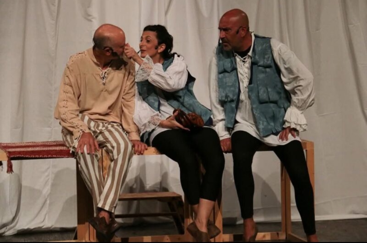 “Romeo e Giulietta… in tre”, Shakespeare rivive tra tradizione e invenzione scenica al Margherita di Caltanissetta